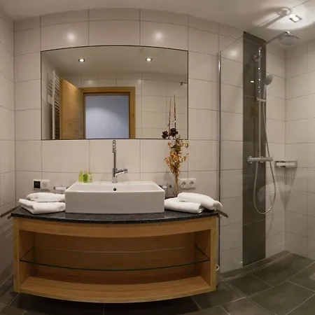 Apartment In Near Lifts, Cleaning Included Mayrhofen